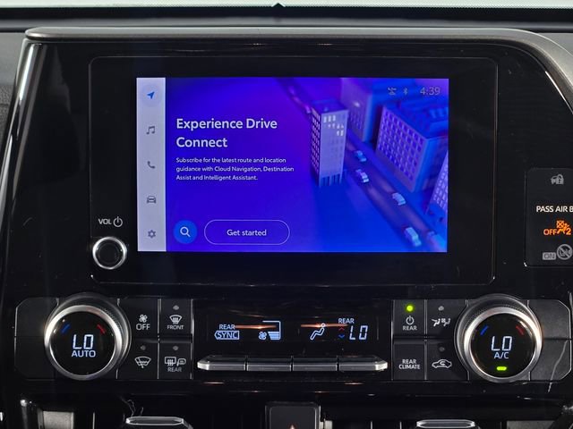 Used 2024 Toyota Highlander LE FWD image 22