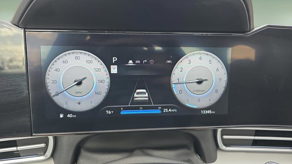 Certified 2025 Hyundai Elantra Limited FWD image 22