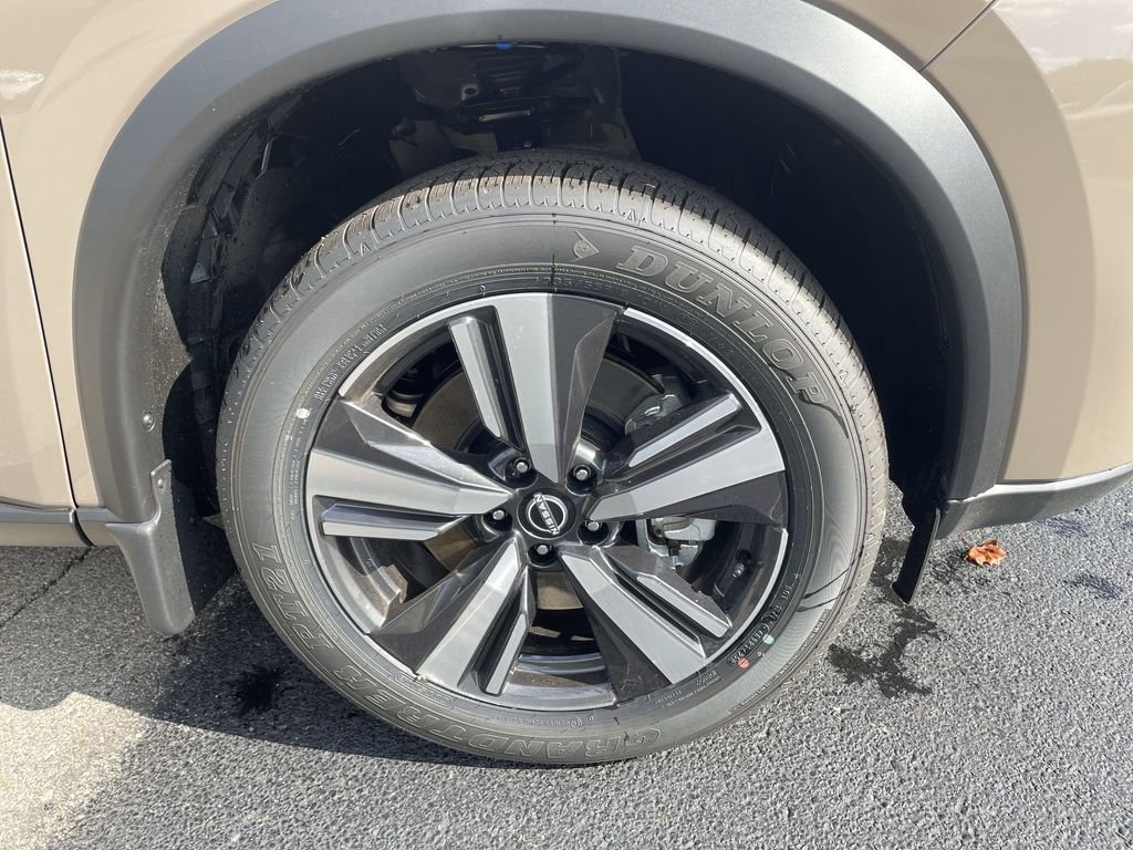 Certified 2025 Nissan Rogue SL w/ Tech Package AWD/4WD image 14