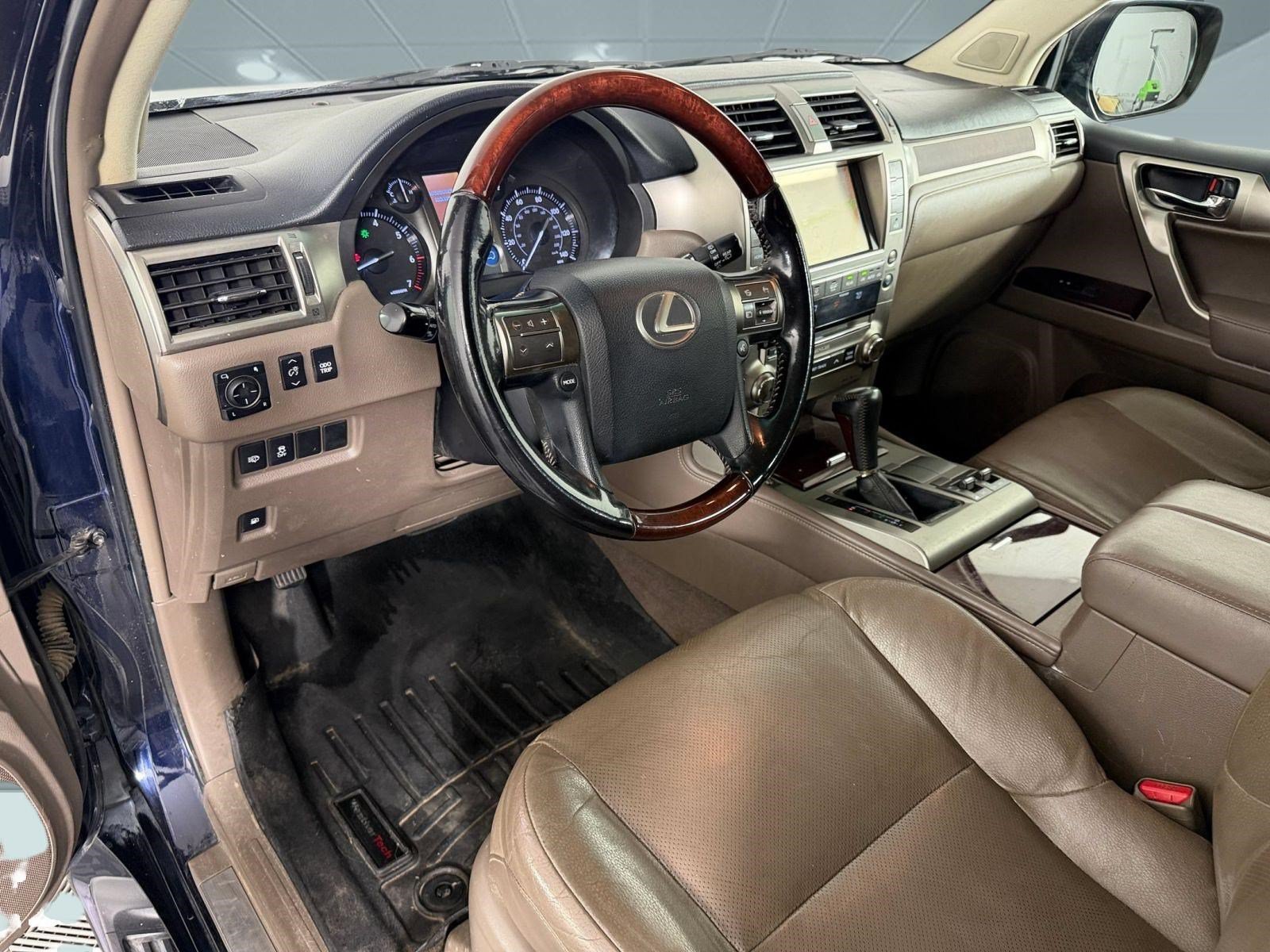 Used 2018 Lexus GX 460 Premium w/ Premium Package AWD/4WD image 4