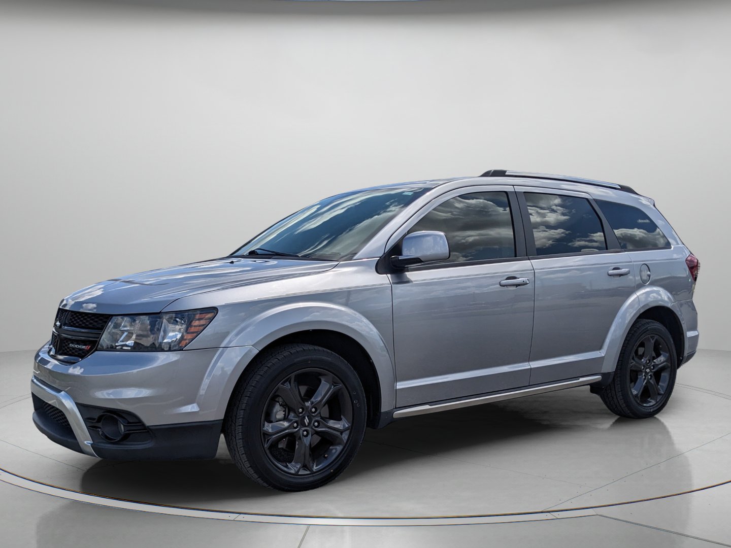 Used 2019 Dodge Journey Crossroad w/ Driver Convenience Group FWD image 2