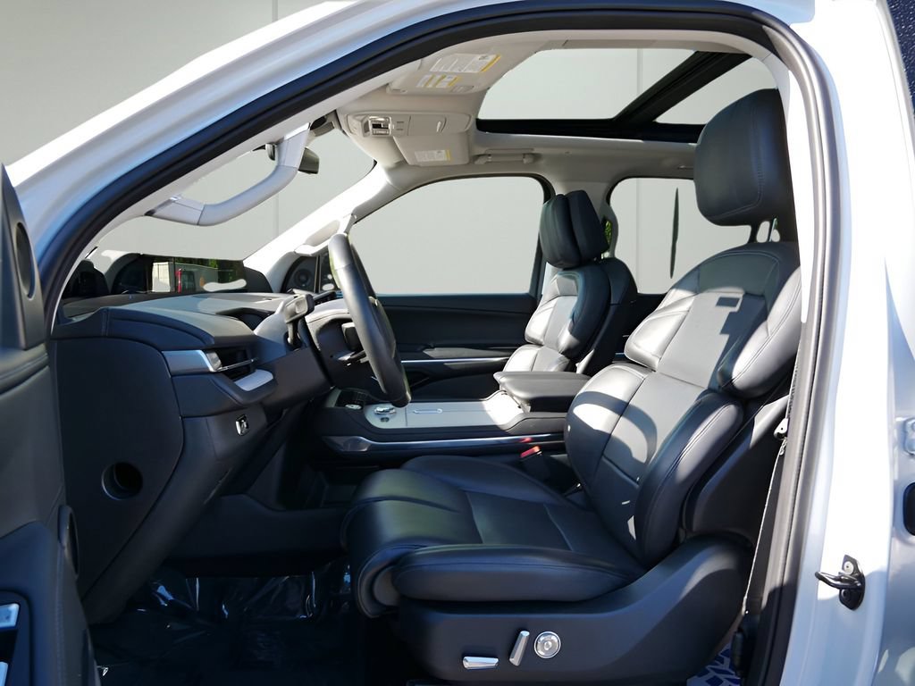 Used 2025 Lincoln Navigator Reserve AWD/4WD image 10
