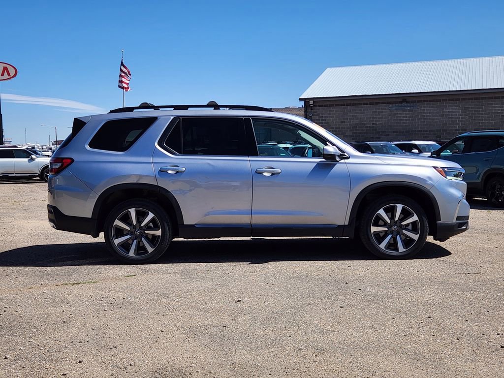 Used 2024 Honda Pilot Touring image 2