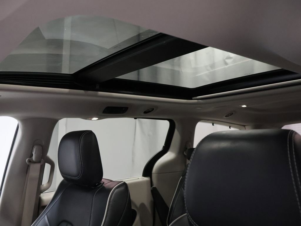 Used 2024 Chrysler Pacifica Limited image 10