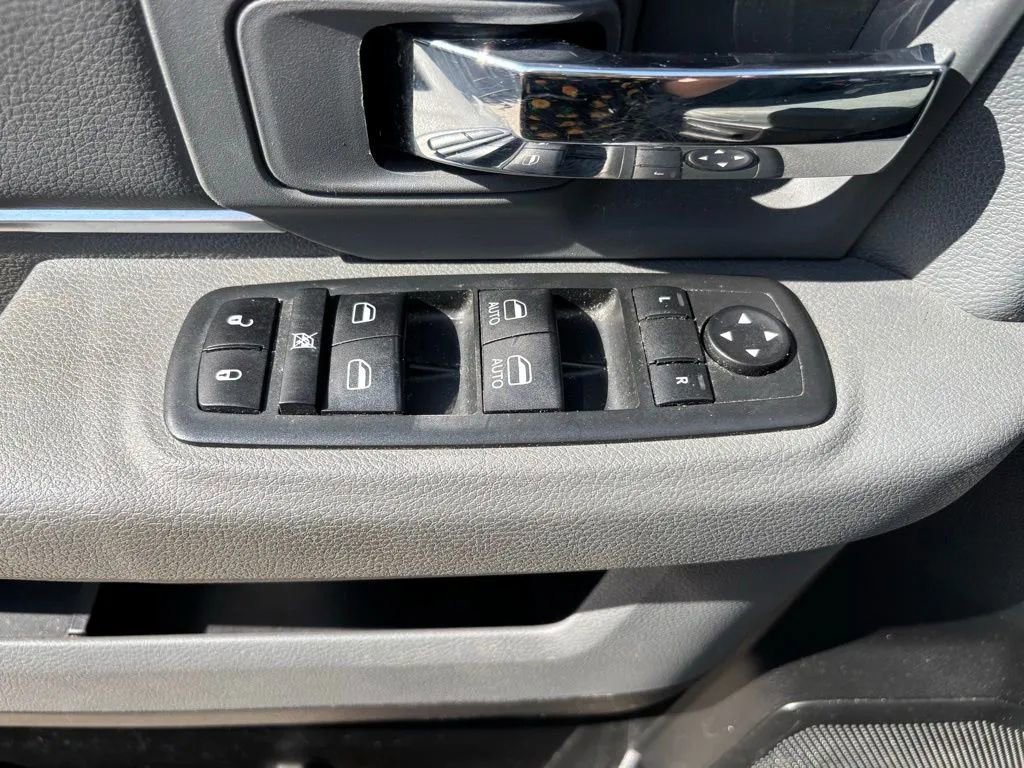 Used 2020 RAM 1500 Classic SLT AWD/4WD image 22