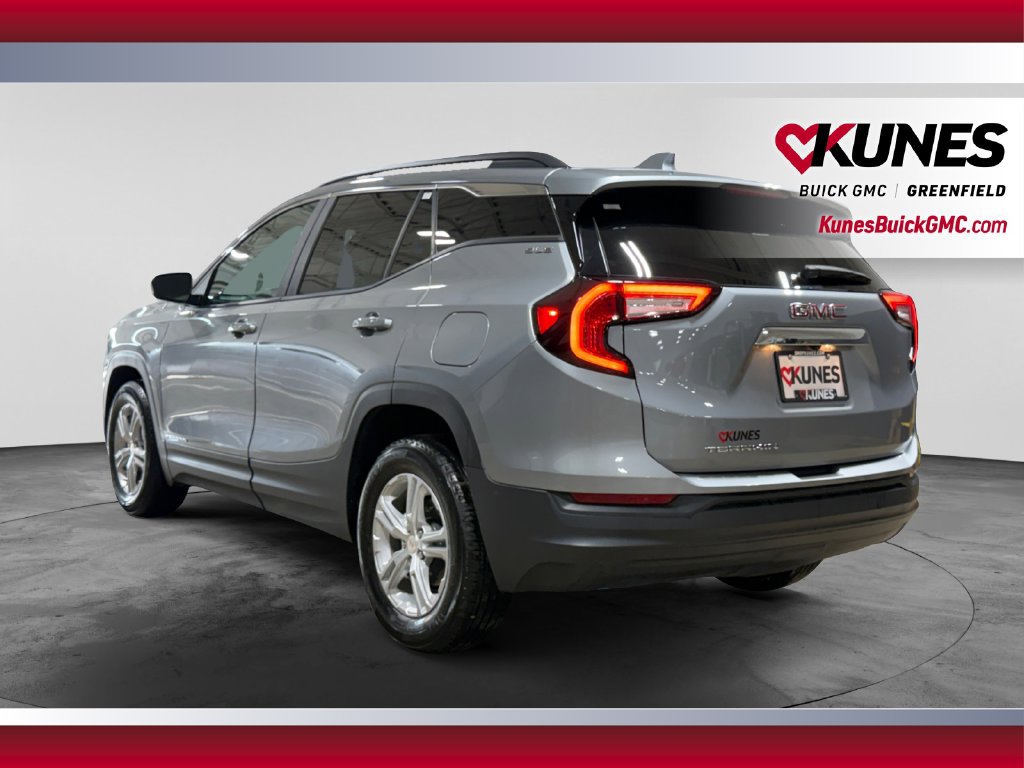 Used 2024 GMC Terrain SLE w/ Driver Convenience Package FWD image 8