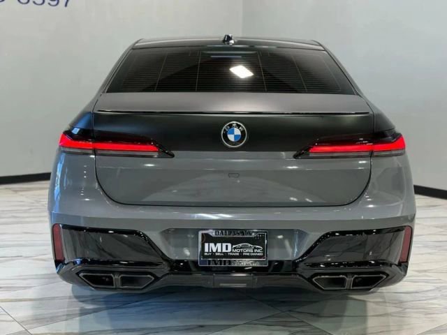 Used 2025 BMW 760i xDrive w/ Executive Package image 8