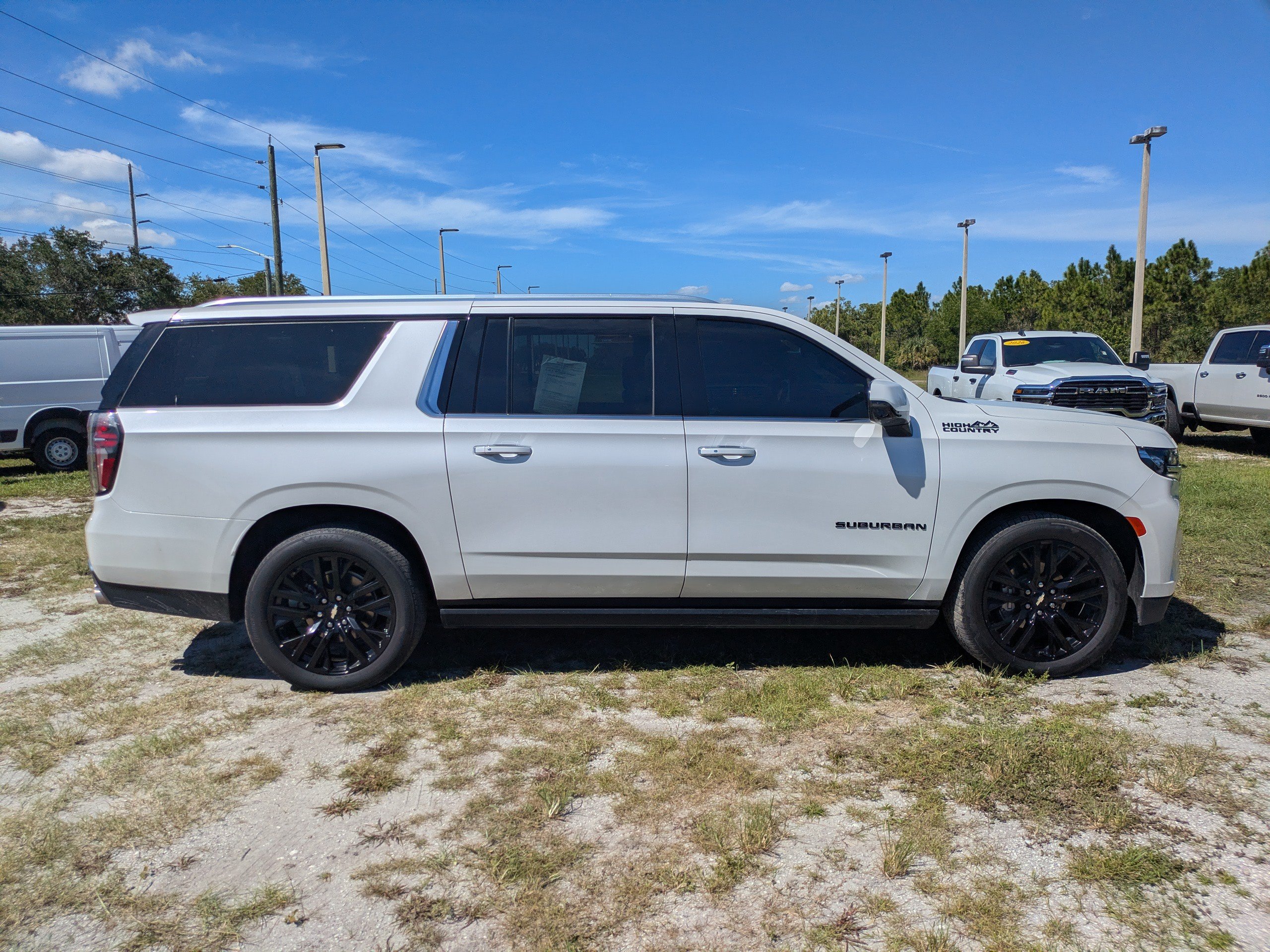 Used 2024 Chevrolet Suburban High Country AWD/4WD image 3