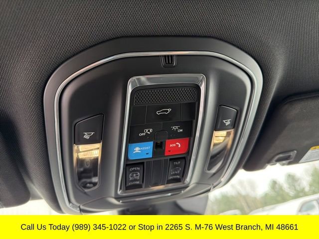 Used 2025 Jeep Grand Cherokee Altitude image 21