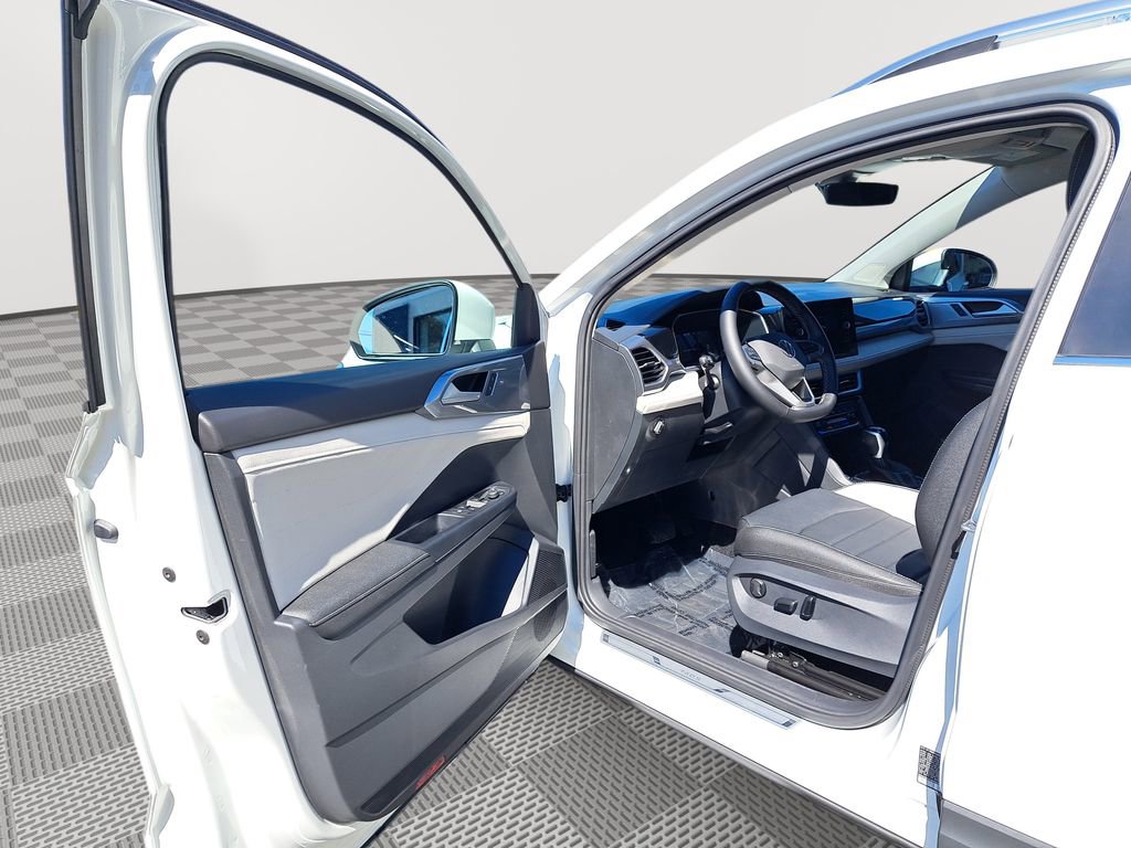 New 2025 Volkswagen Taos SEL image 11