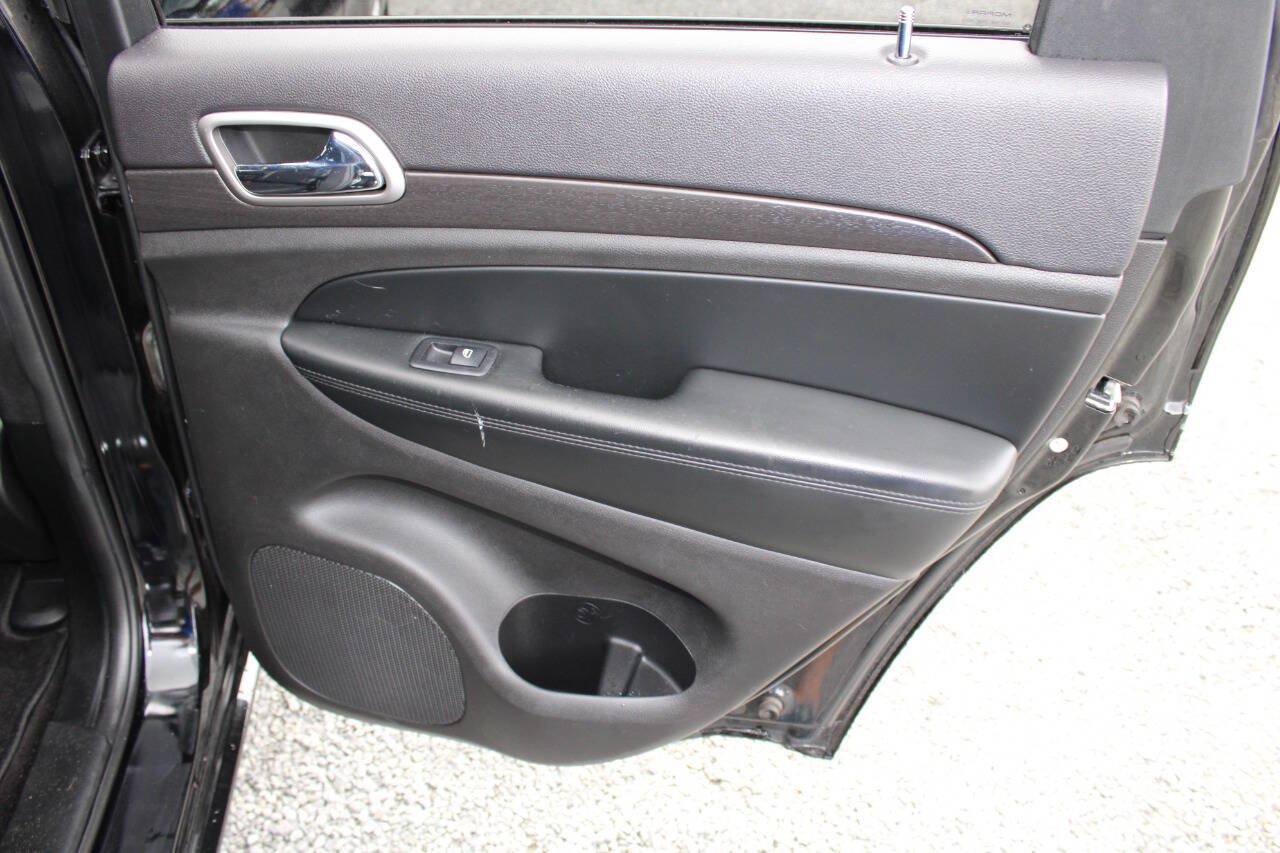 Used 2018 Jeep Grand Cherokee Altitude AWD/4WD image 23