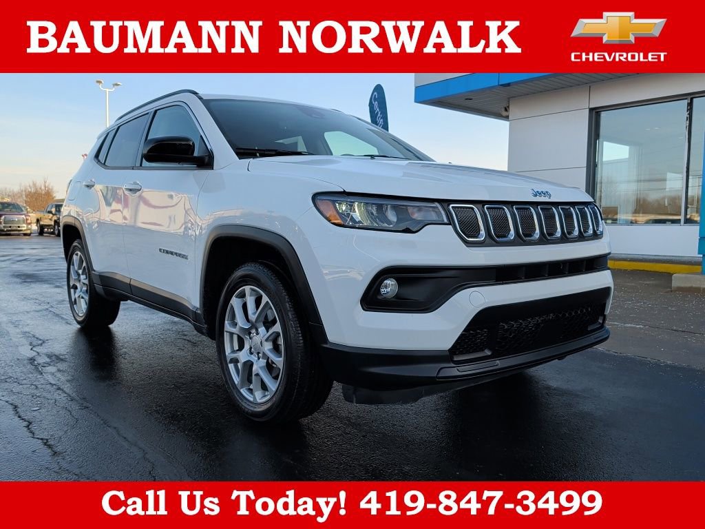 Used 2022 Jeep Compass Latitude image 1