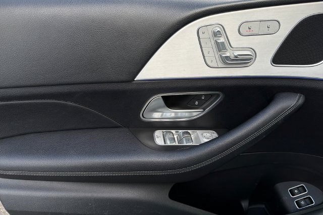Used 2024 Mercedes-Benz GLE 450e 4MATIC image 11