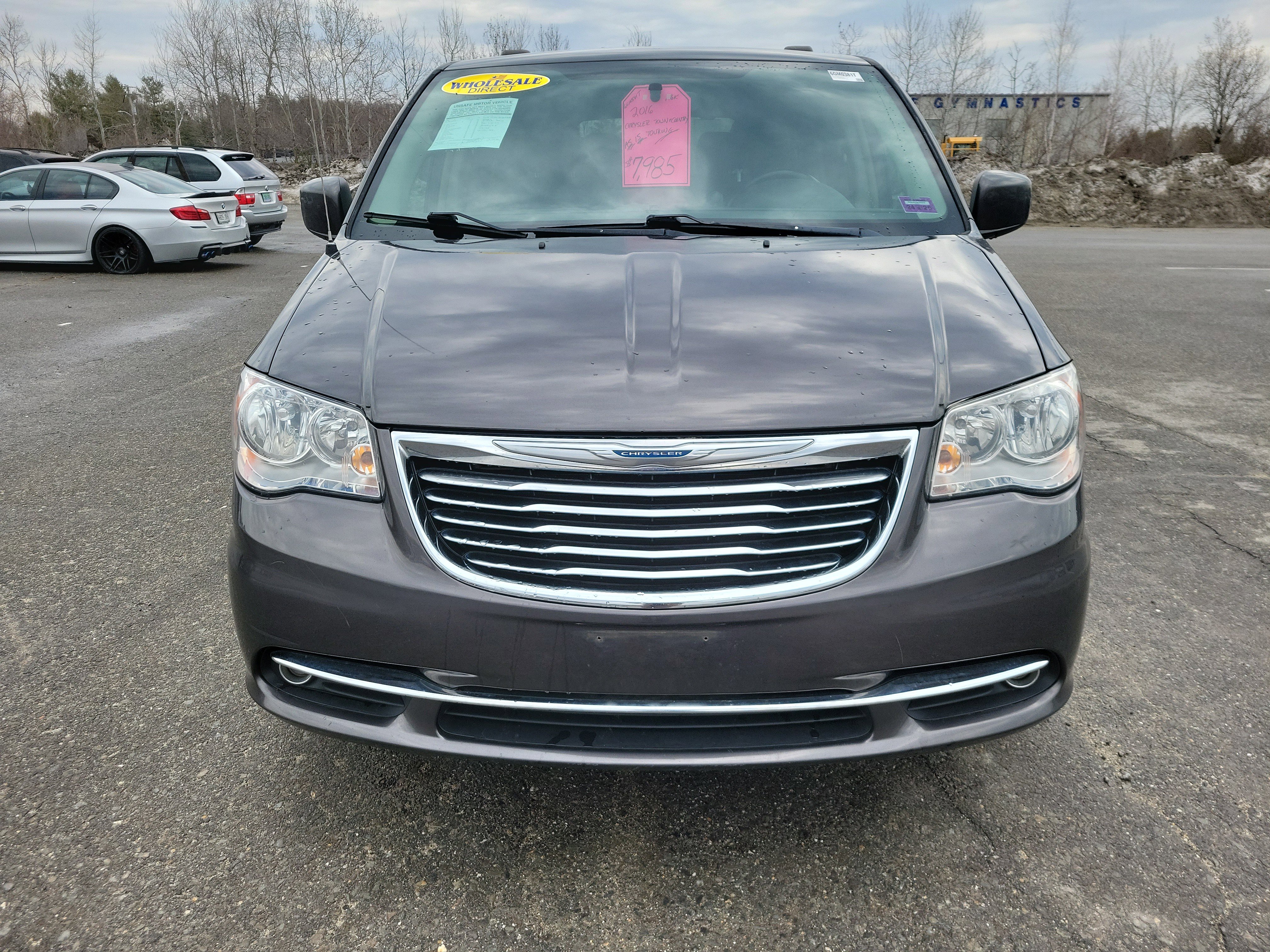 Used 2016 Chrysler Town & Country Touring image 2