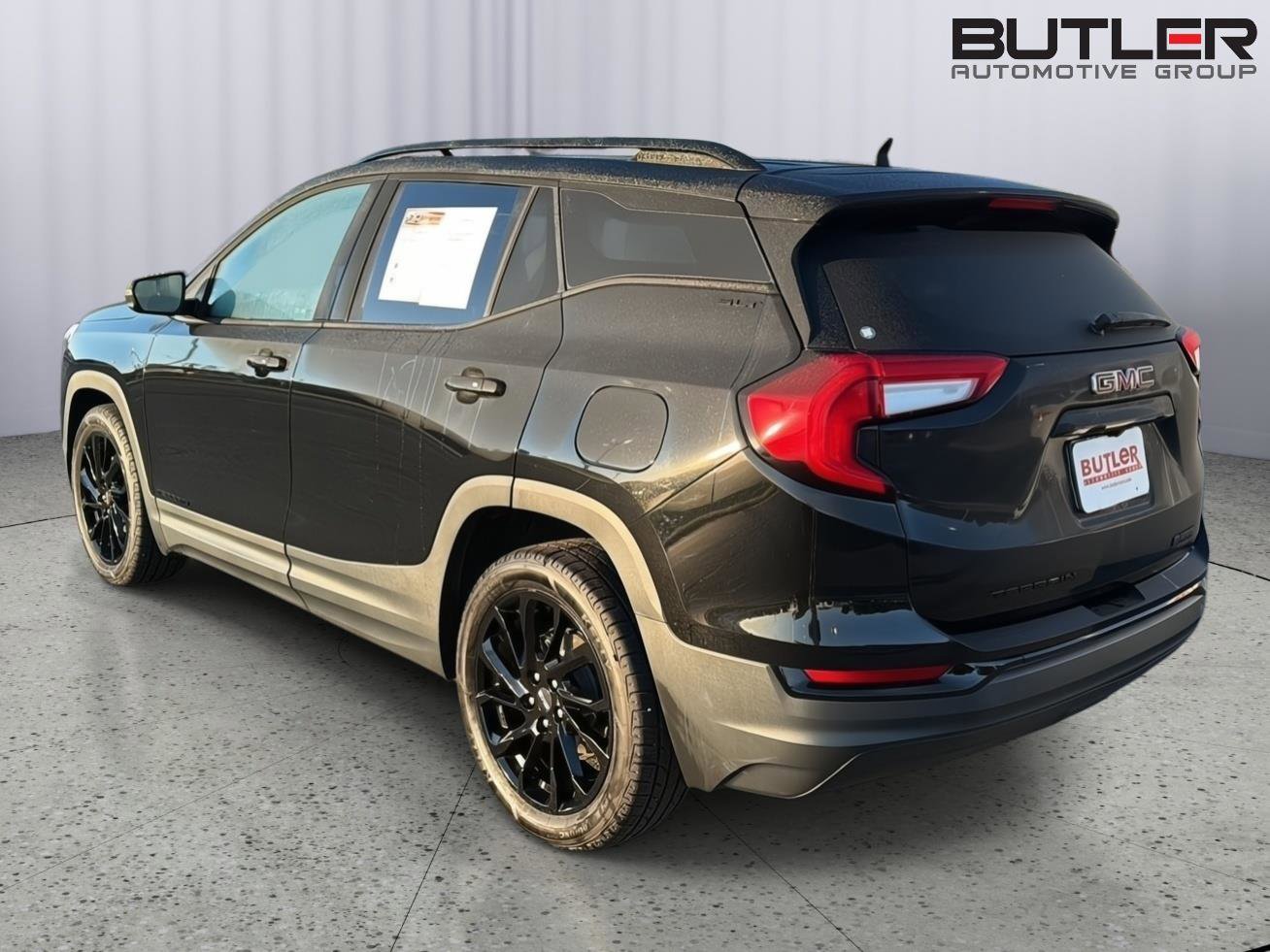 Used 2023 GMC Terrain SLT w/ Elevation Edition FWD image 4