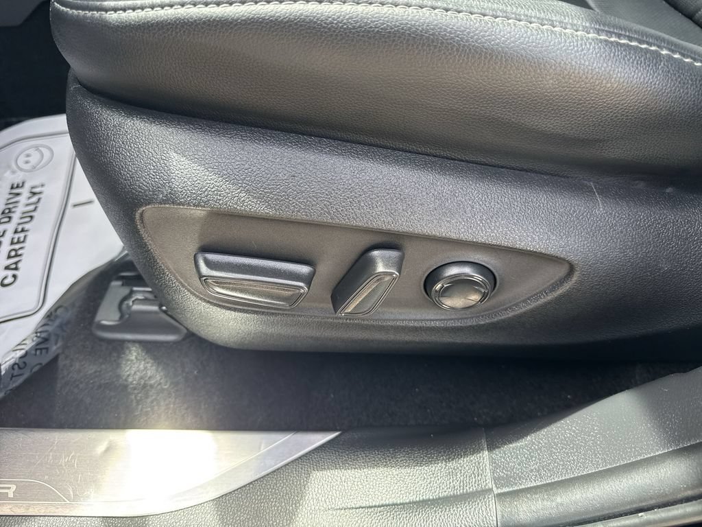 Used 2024 Toyota Highlander Platinum FWD image 14