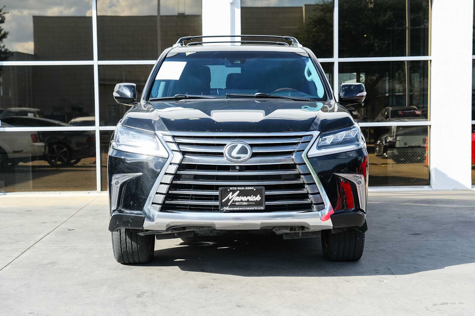 Used 2017 Lexus LX 570 4WD w/ Luxury Package image 2