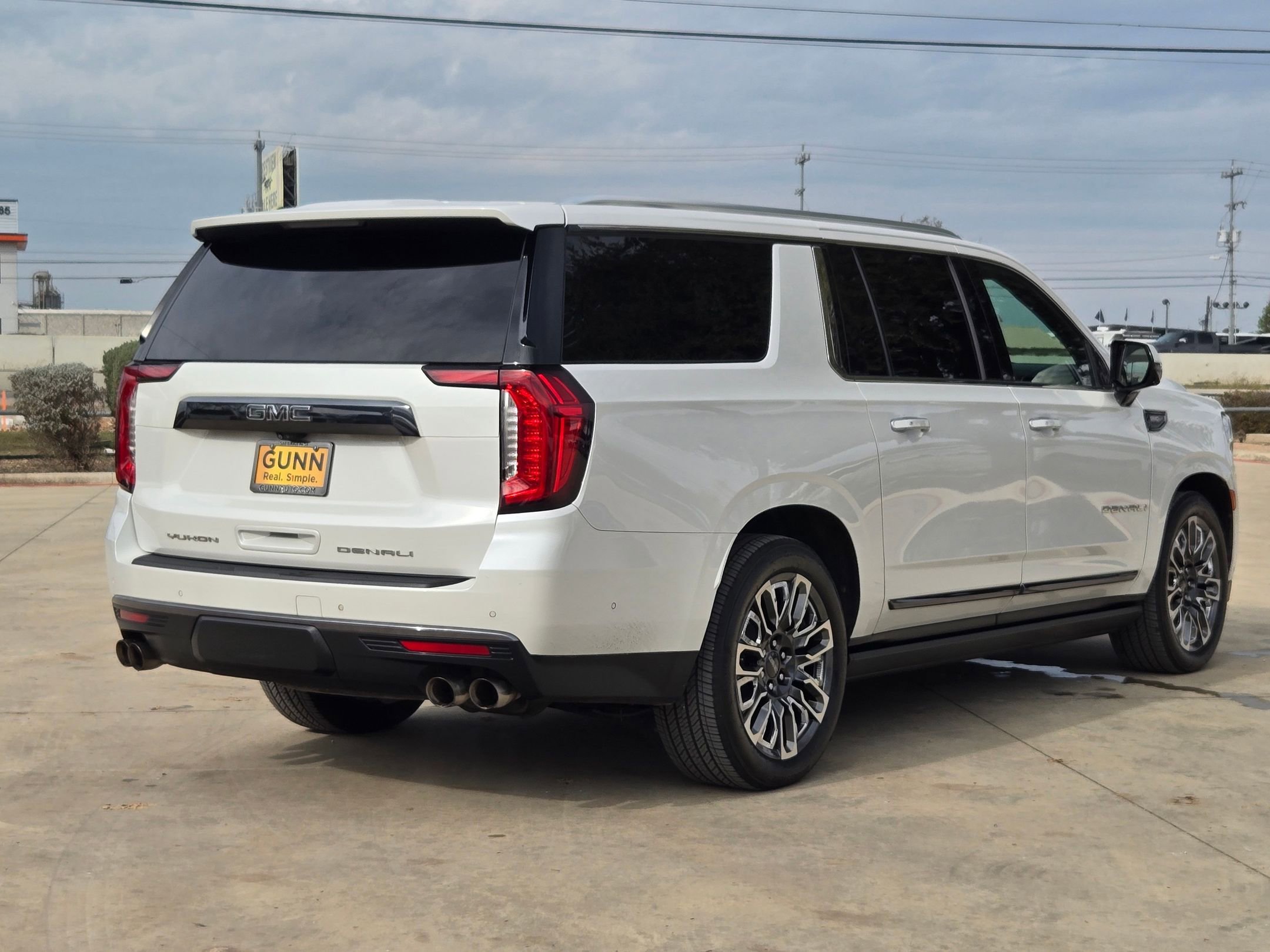 Used 2023 GMC Yukon XL Denali Ultimate image 3