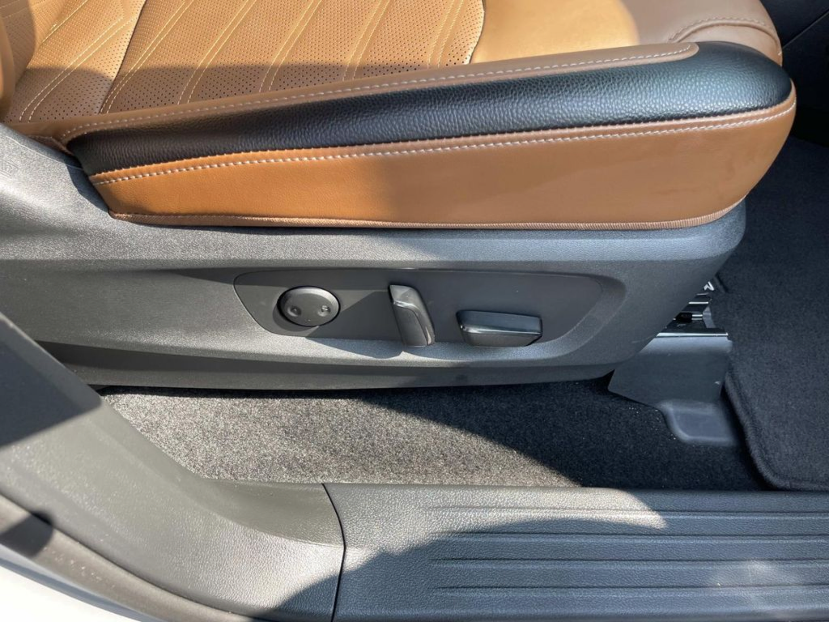 Used 2025 Nissan Pathfinder Platinum w/ Cargo Package AWD/4WD image 22