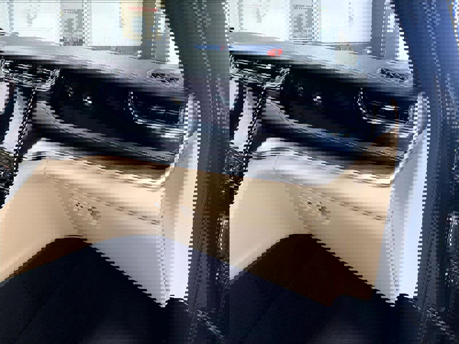 Used 2023 Jeep Grand Cherokee 4WD 4xe w/ Luxury Tech Group II image 13