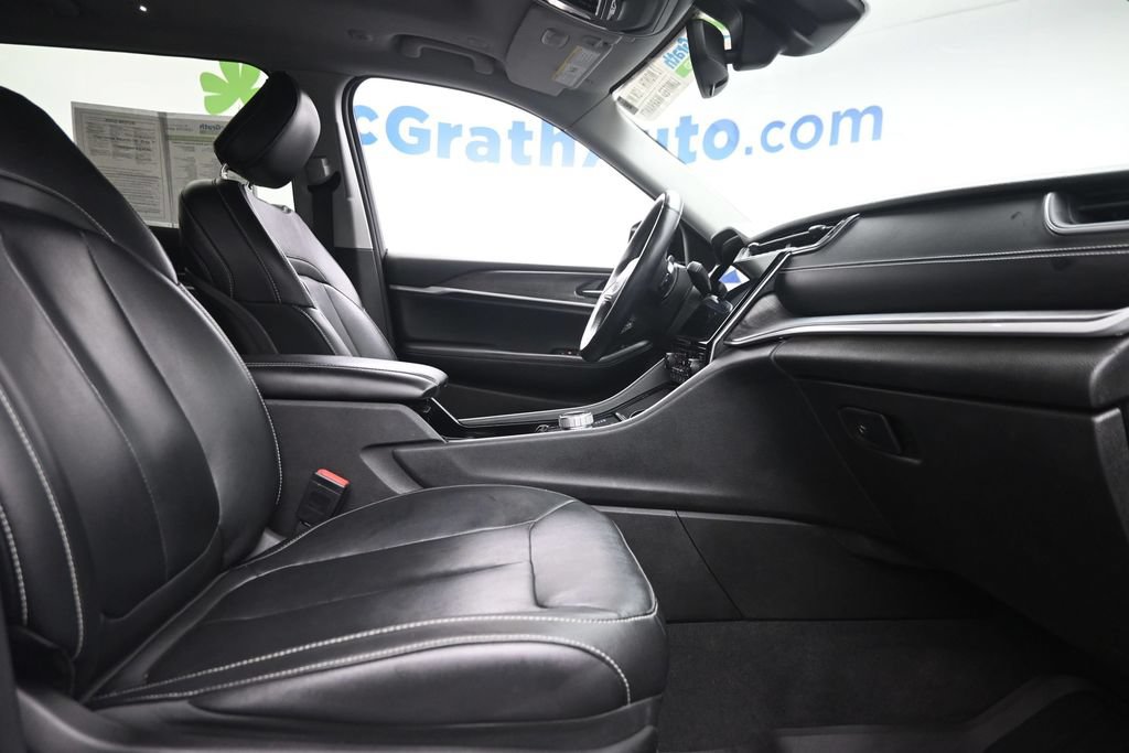 Used 2022 Jeep Grand Cherokee L Limited AWD/4WD image 9