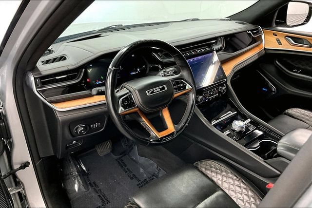 Used 2022 Jeep Grand Cherokee Summit AWD/4WD image 16