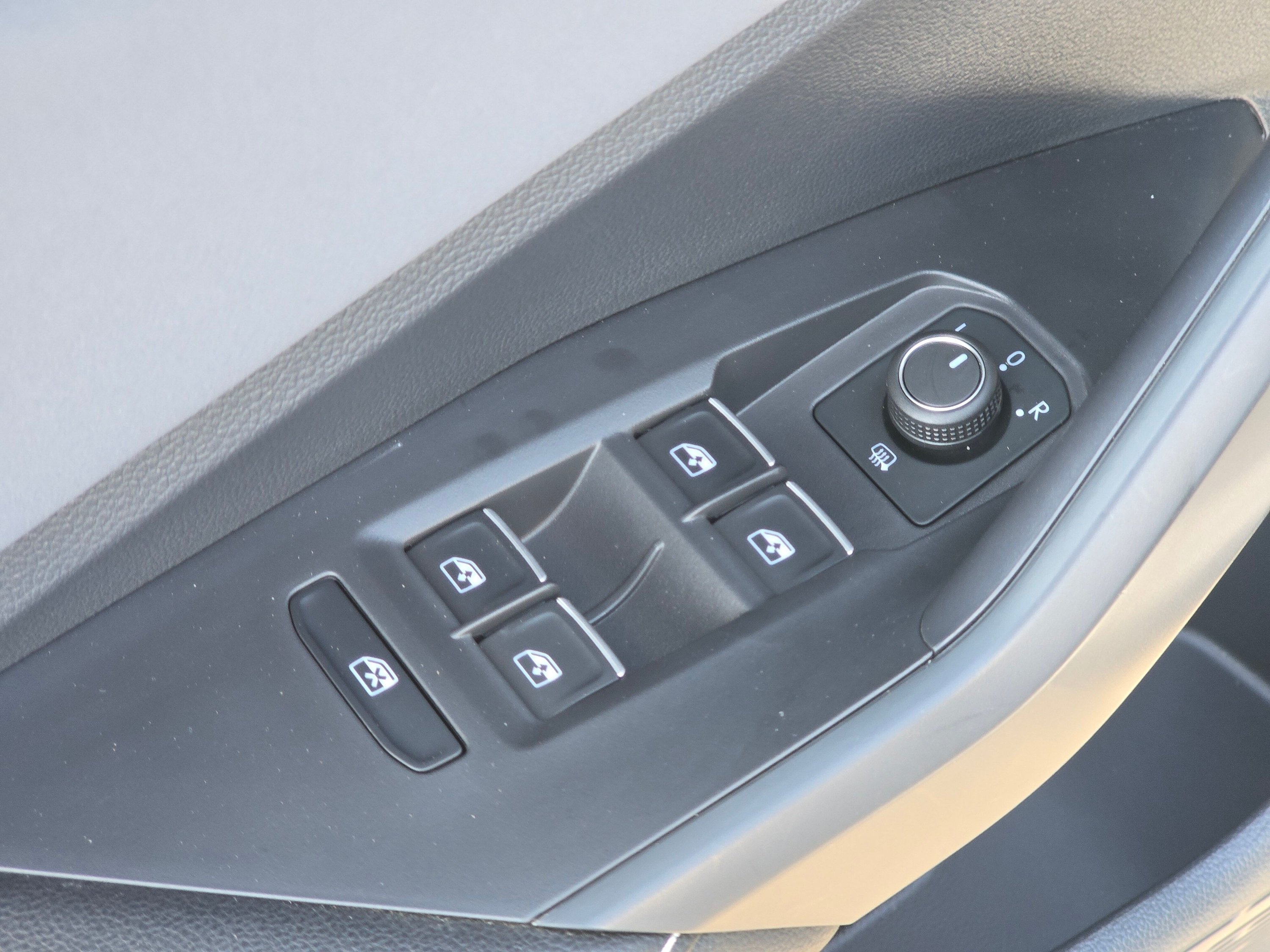 Used 2025 Volkswagen Jetta SE w/ Sunroof Package FWD image 33