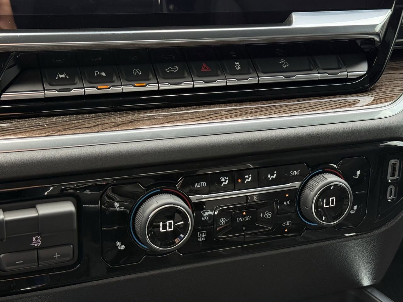 New 2026 Chevrolet Silverado 1500 LT Trail Boss w/ LT Trail Boss Premium Package AWD/4WD image 17