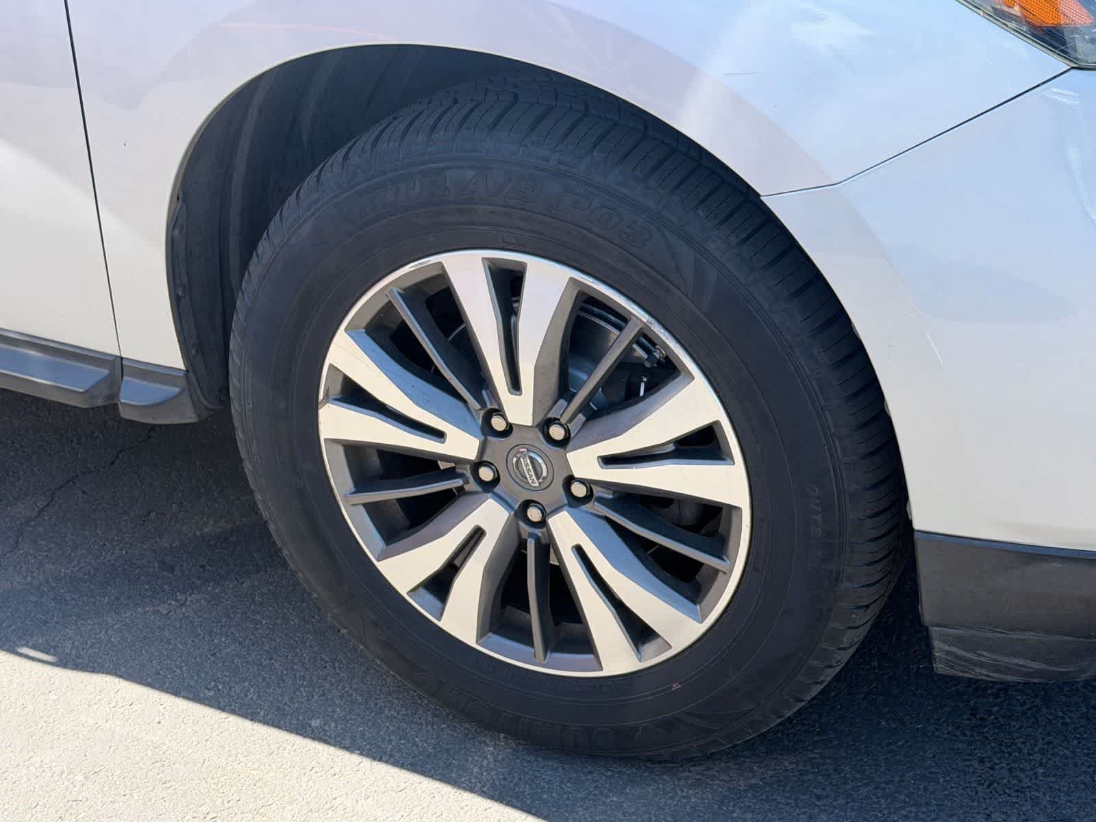 Used 2018 Nissan Pathfinder SV FWD image 5