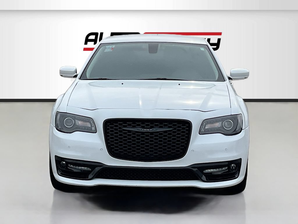 Used 2023 Chrysler 300 Touring L AWD/4WD image 2