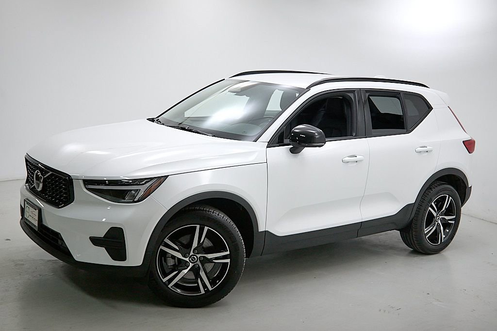 New 2026 Volvo XC40 B5 Core image 3