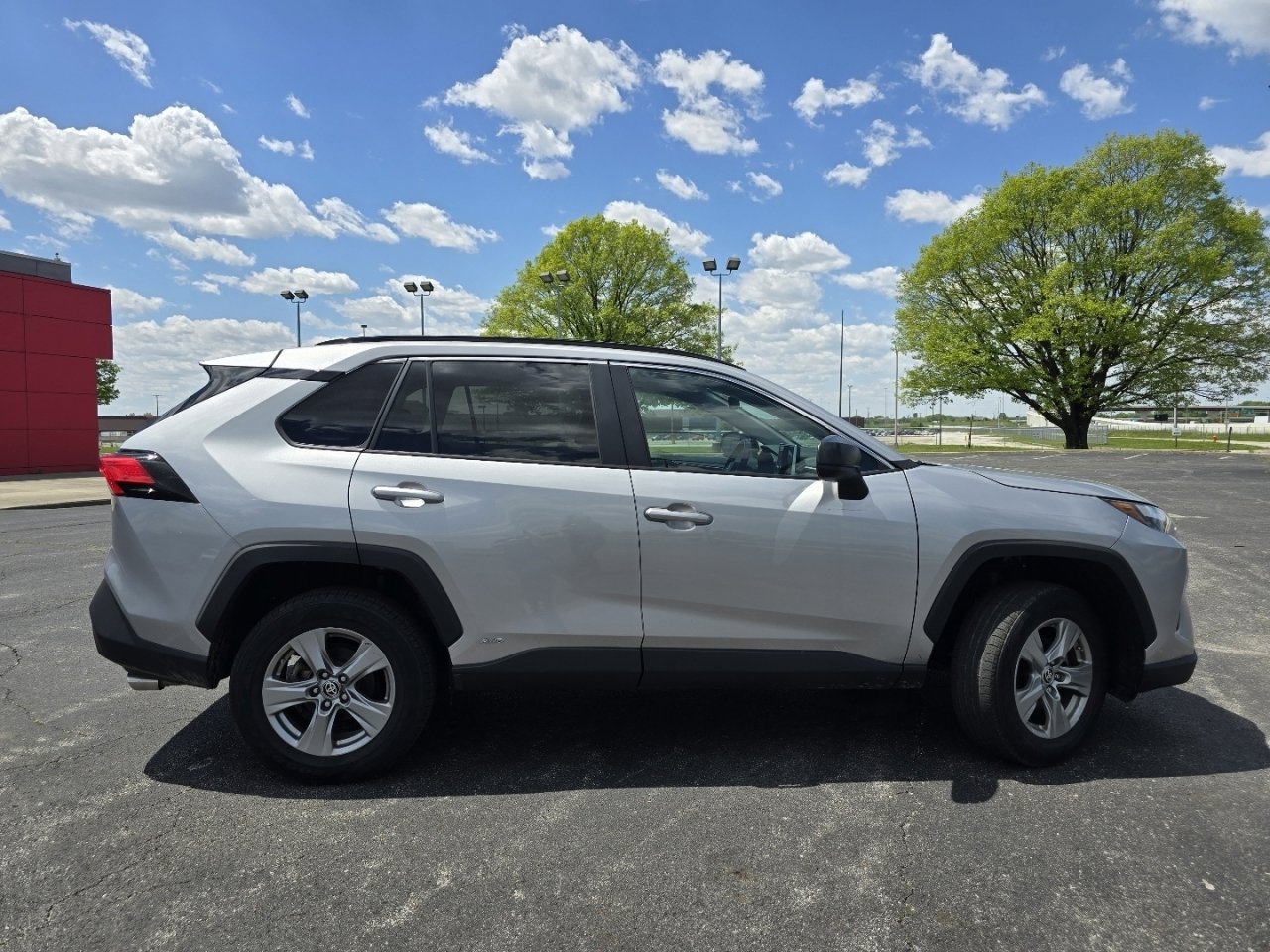 Used 2023 Toyota RAV4 LE AWD/4WD image 14