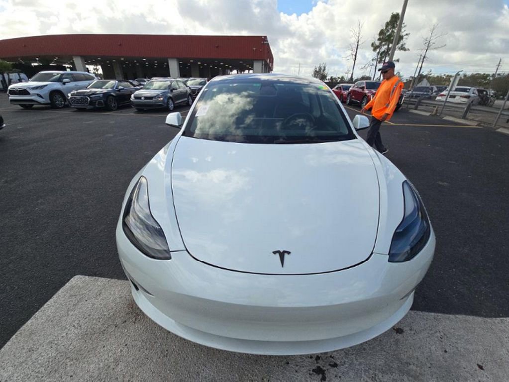 Used 2023 Tesla Model 3 Standard Range image 3