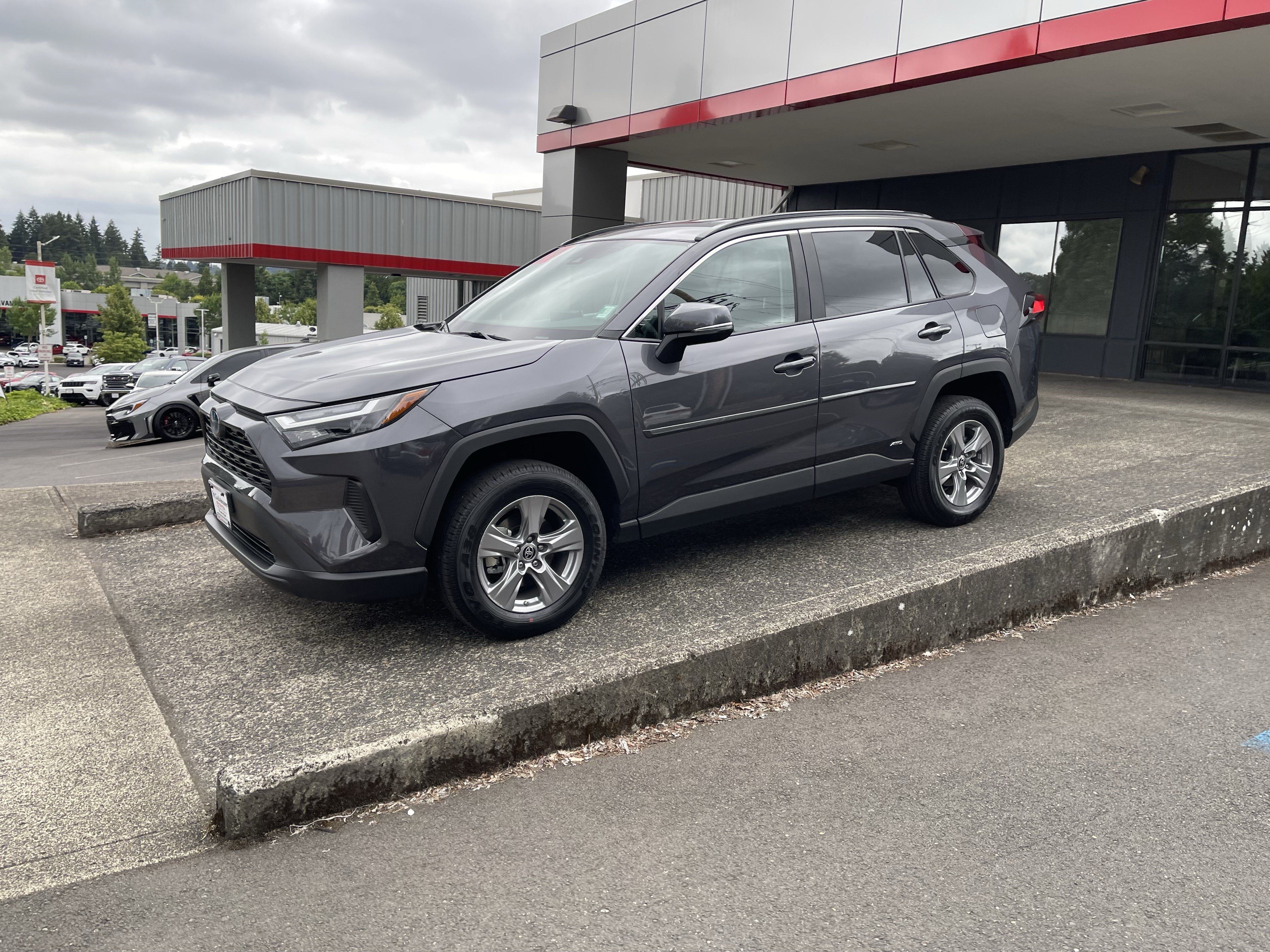 Certified 2024 Toyota RAV4 LE AWD/4WD image 4