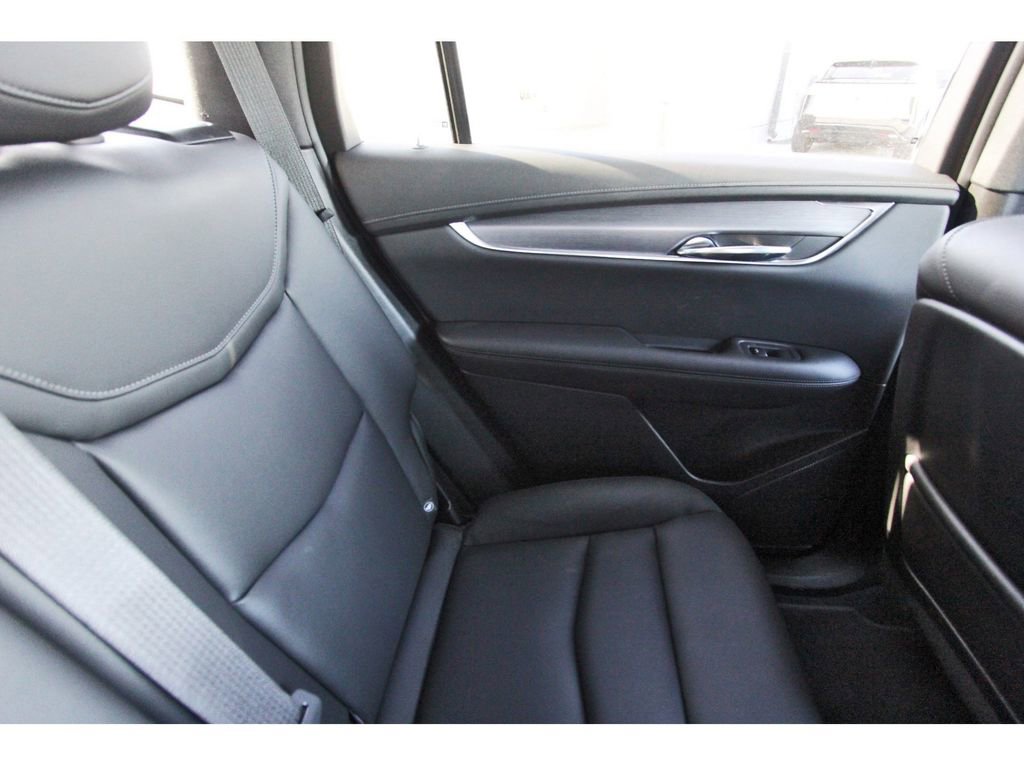 New 2025 Cadillac XT6 Luxury AWD/4WD image 11