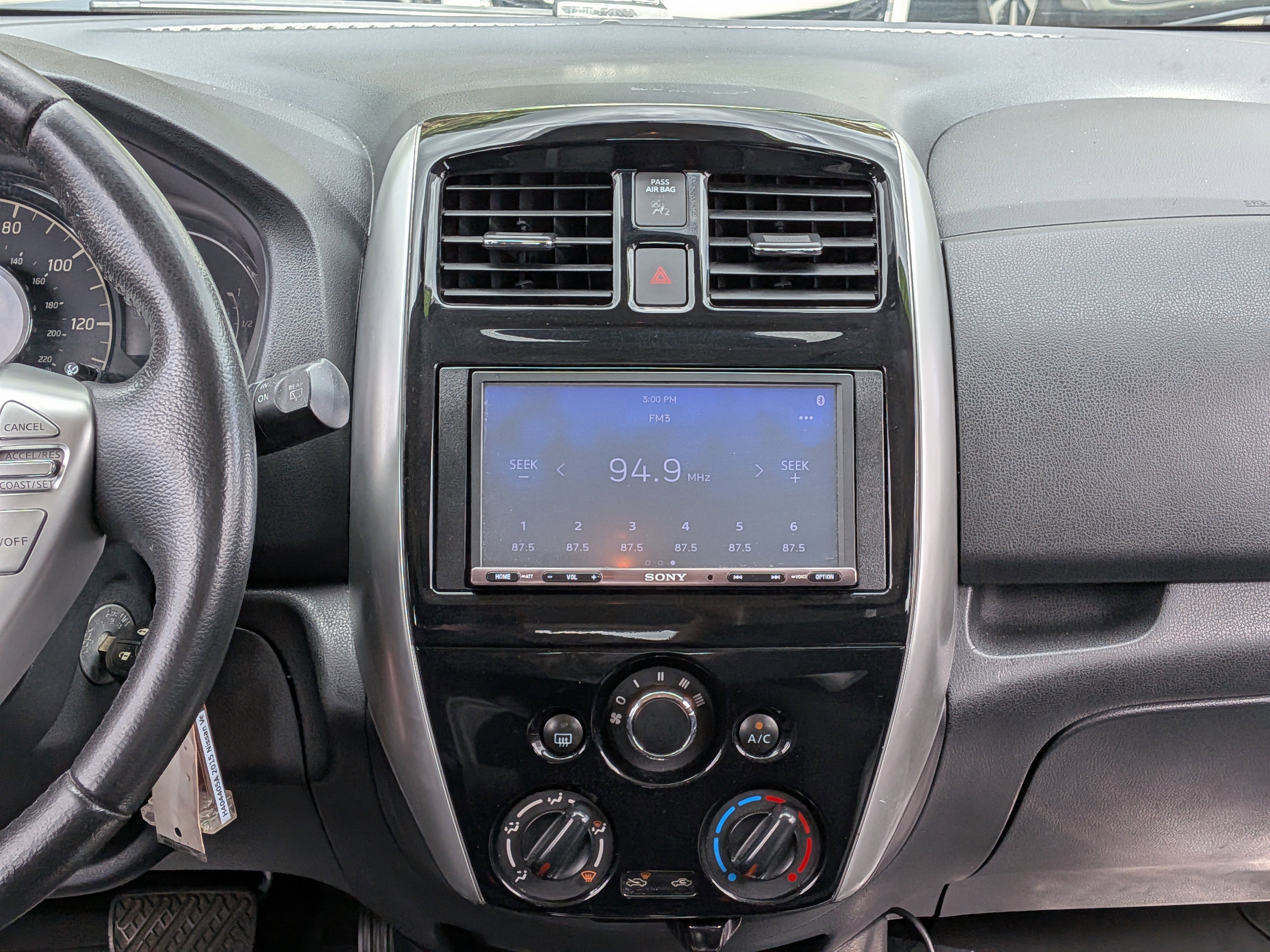 Used 2015 Nissan Versa Note SV w/ Sport Value Package FWD image 16