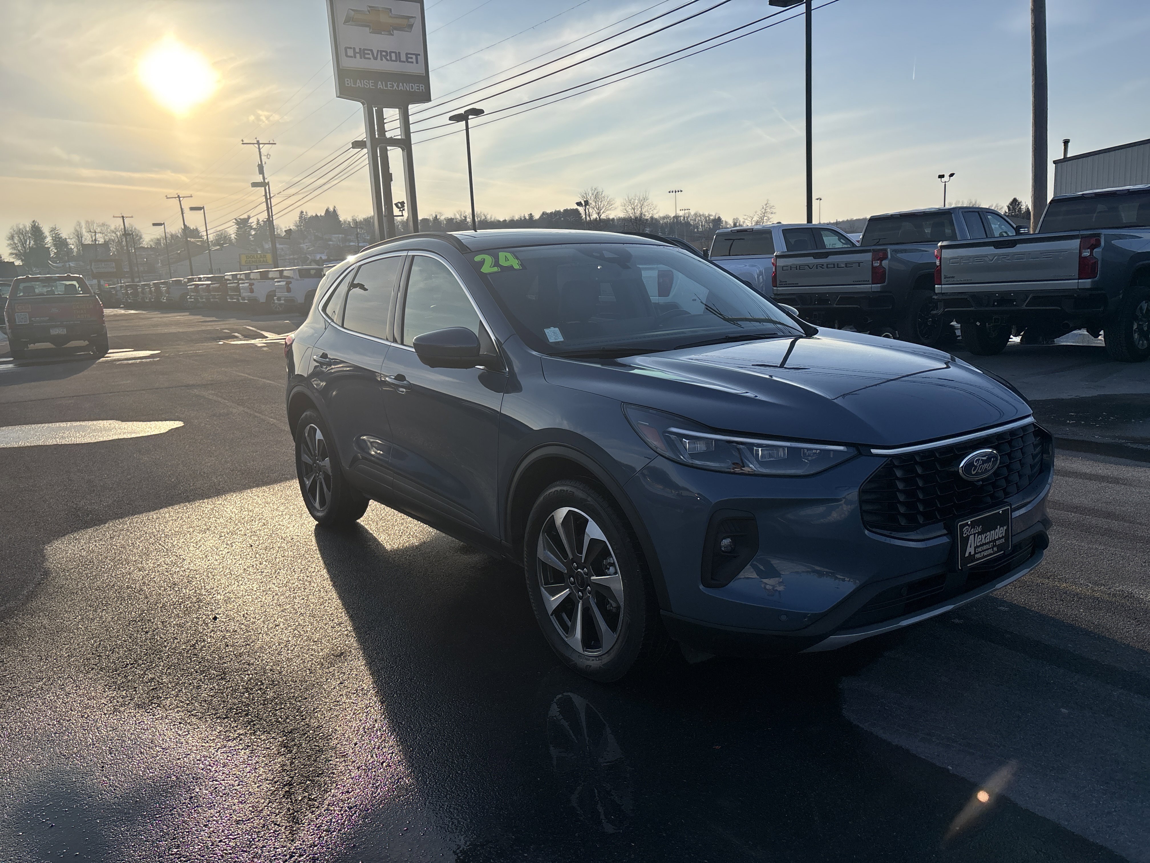 Used 2024 Ford Escape Platinum image 1