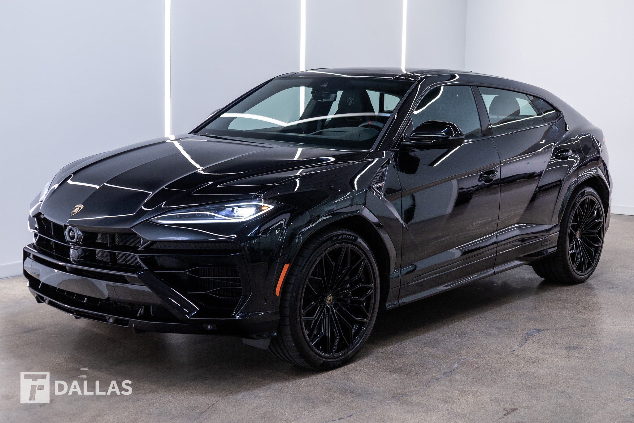 Used 2026 Lamborghini Urus SE AWD/4WD image 2