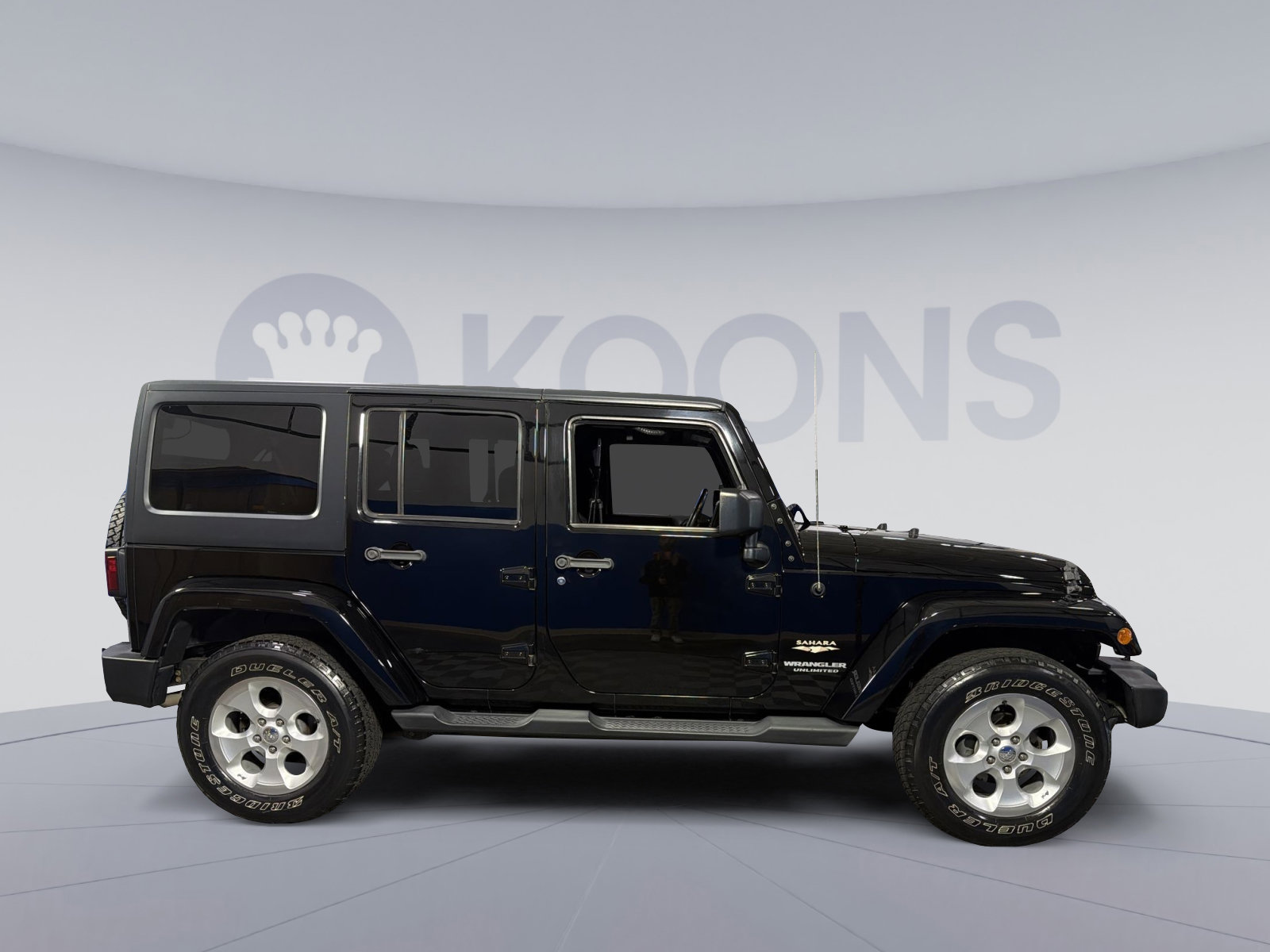 Used 2015 Jeep Wrangler Unlimited Sahara w/ Connectivity Group AWD/4WD image 8