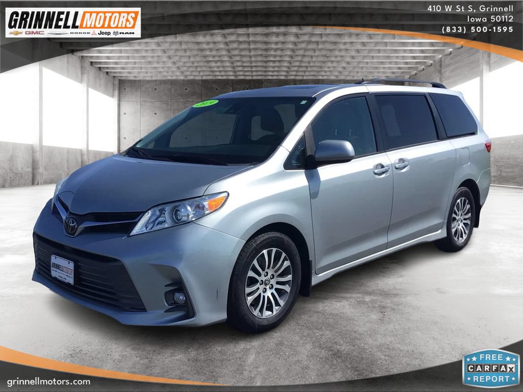 Used 2019 Toyota Sienna XLE w/ Carpet Mat Package FWD image 1
