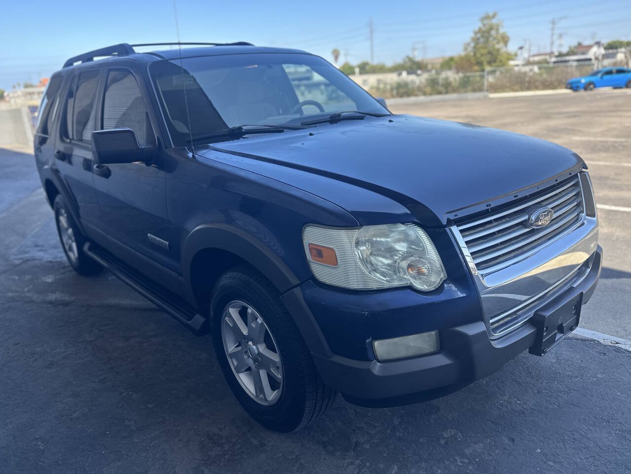 Used 2006 Ford Explorer XLT RWD image 2