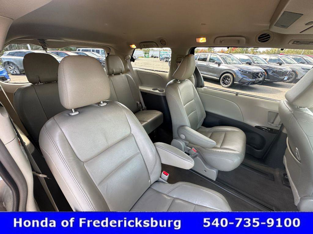 Used 2017 Toyota Sienna XLE Premium image 43