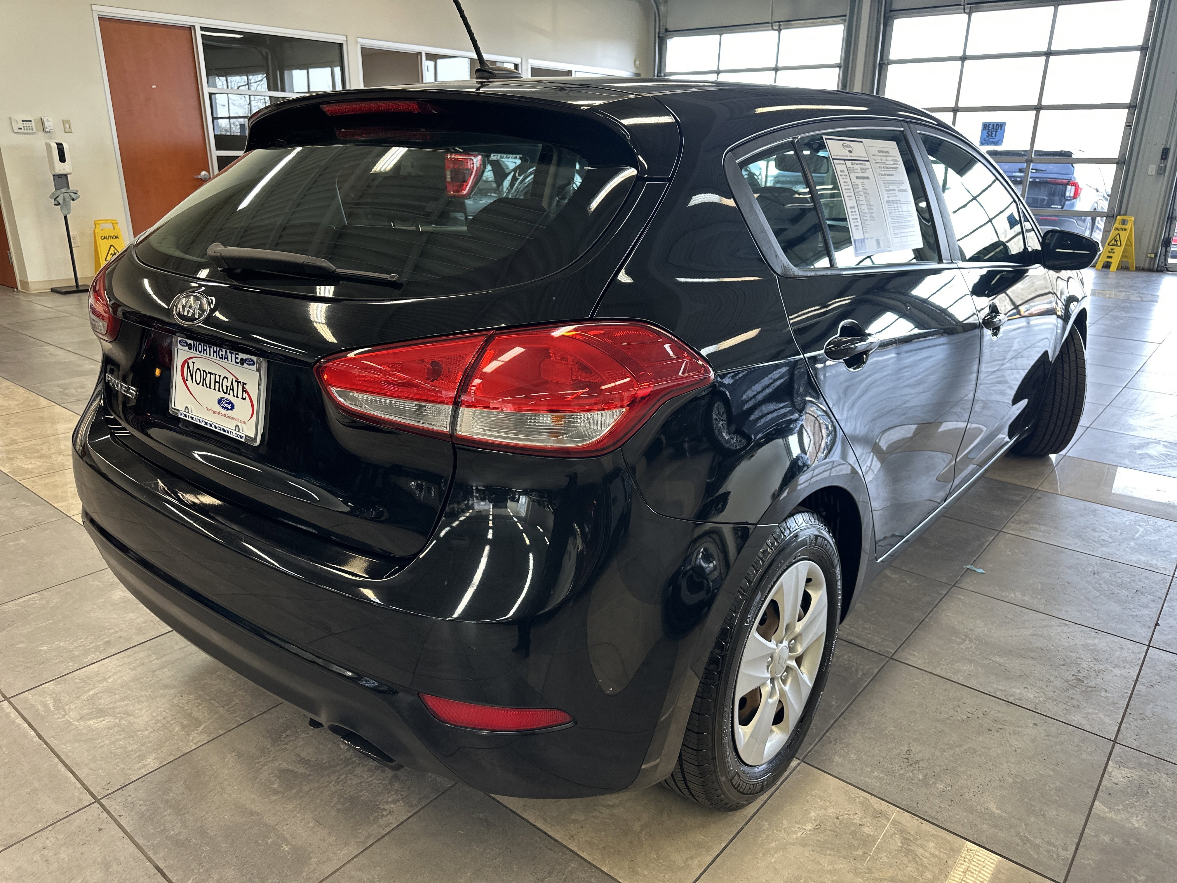 Used 2017 Kia Forte LX image 11