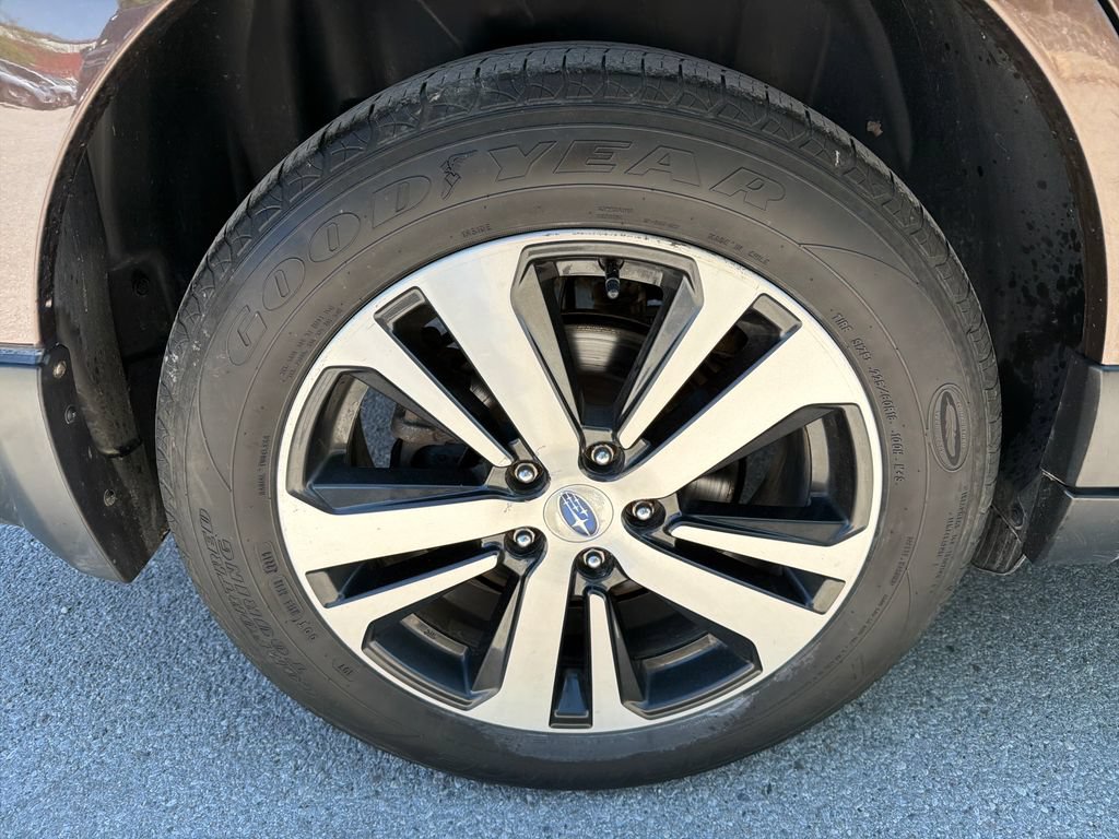 Used 2019 Subaru Outback 3.6R Limited AWD/4WD image 16