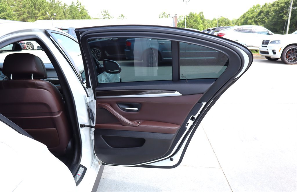 Used 2015 BMW 550i Sedan RWD image 34