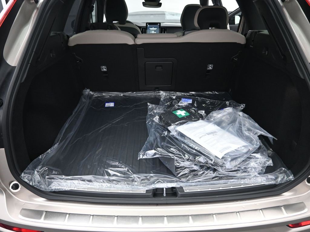 New 2026 Volvo XC60 B5 Plus w/ Protection Package Premier image 30