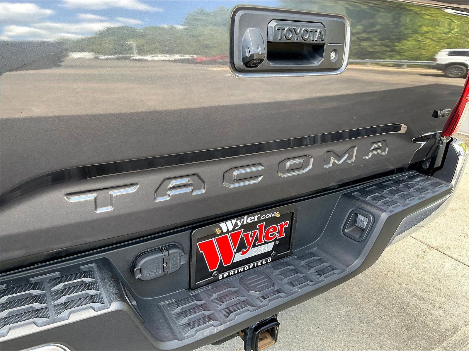 Used 2023 Toyota Tacoma SR5 AWD/4WD image 25