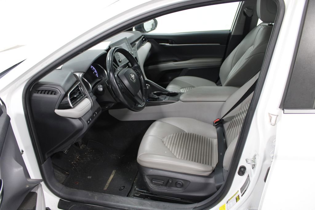 Used 2022 Toyota Camry SE FWD image 16