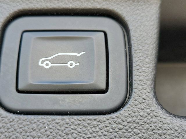 Used 2017 GMC Acadia SLT image 16