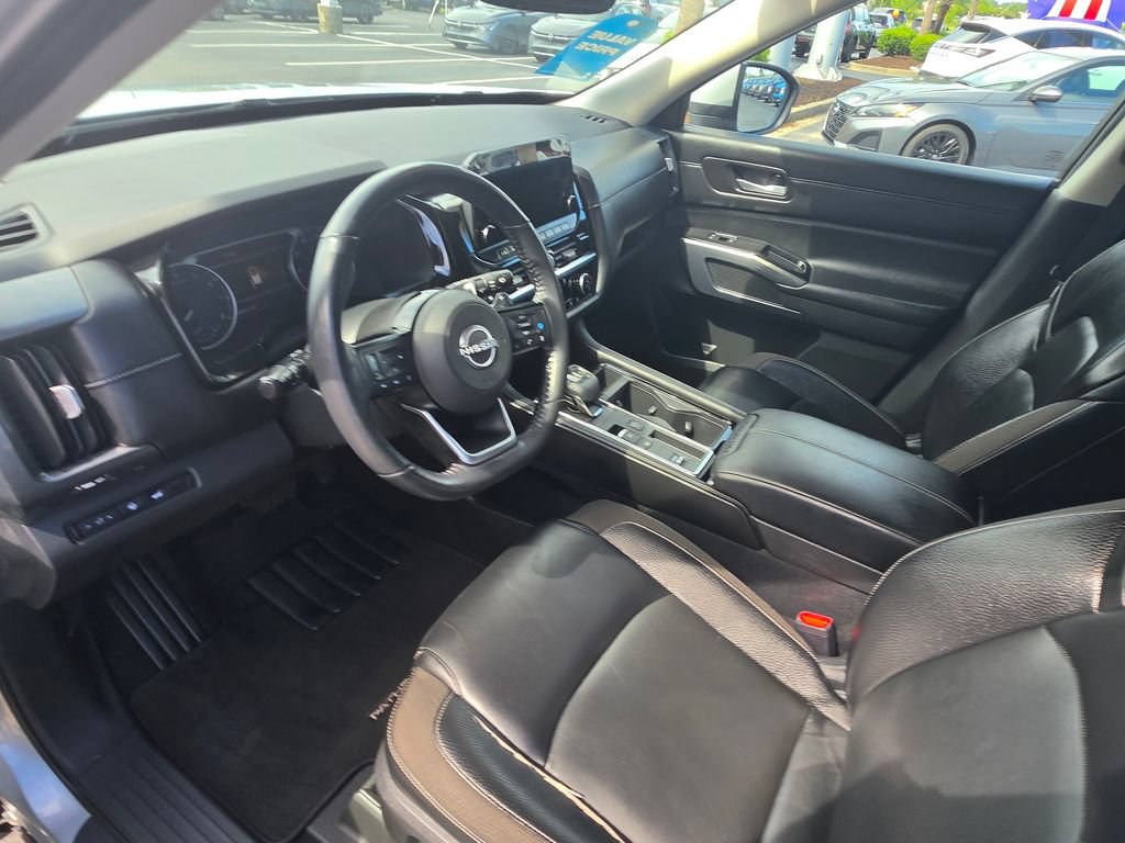 Certified 2022 Nissan Pathfinder SL w/ SL Black Package FWD image 18